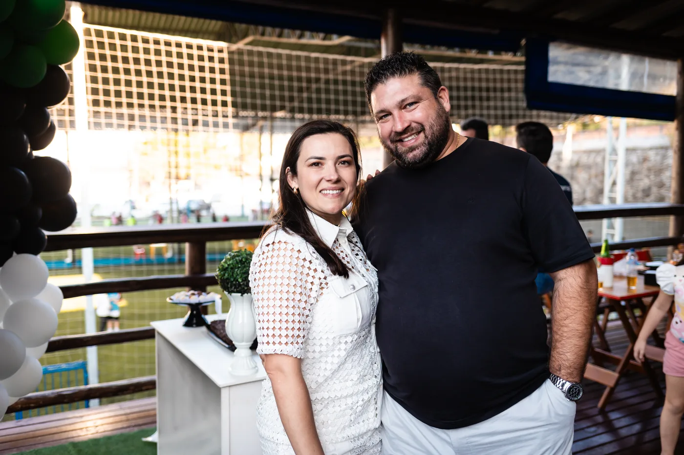 Casal no deck da Arena Bate Bola São José SC